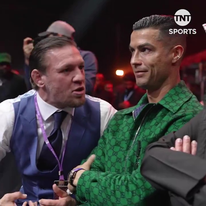 Conor McGregor terrorizza Crstiano Ronaldo ad un incontro di boxe