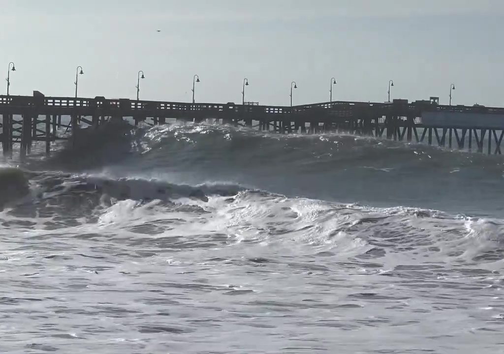 Micro tsunami investono la California: ordinata l'evacuazione della costa
