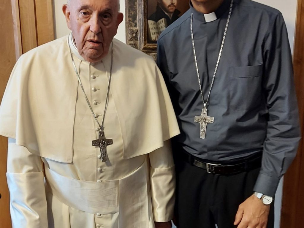 "Papa Francesco è un pervertito", arcivescovo lo vuole arrestare