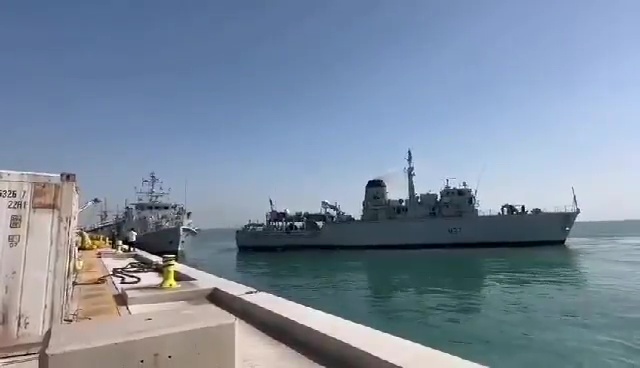 Collisione tra navi da guerra durante "parcheggio": danni per 30 milioni di euro
