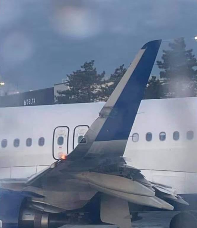 Incidente tra due aerei sulla pista di Boston, si spezza un'ala: panico