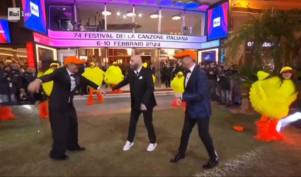 John Travolta, polemiche a Sanremo 2024: censura il video Rai e cachet con spot occulti
