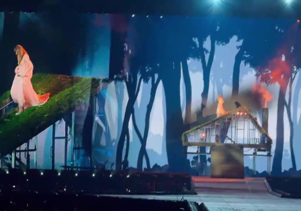Gaffe giapponesi per Taylor Swift: doppia scivolata al concerto