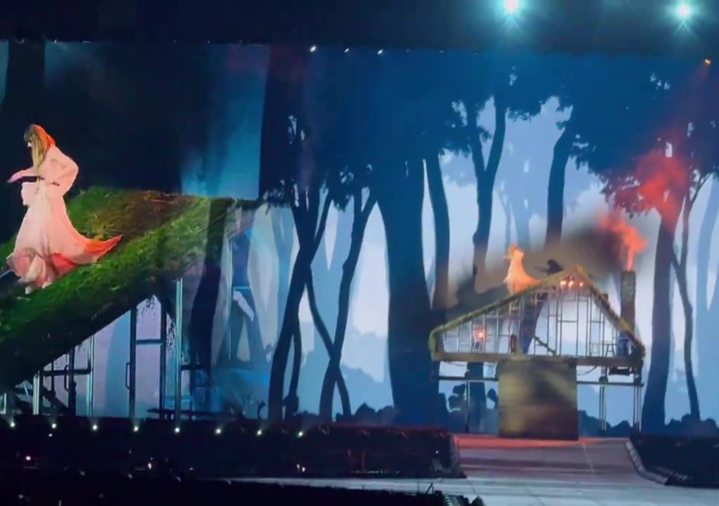 Gaffe giapponesi per Taylor Swift: doppia scivolata al concerto