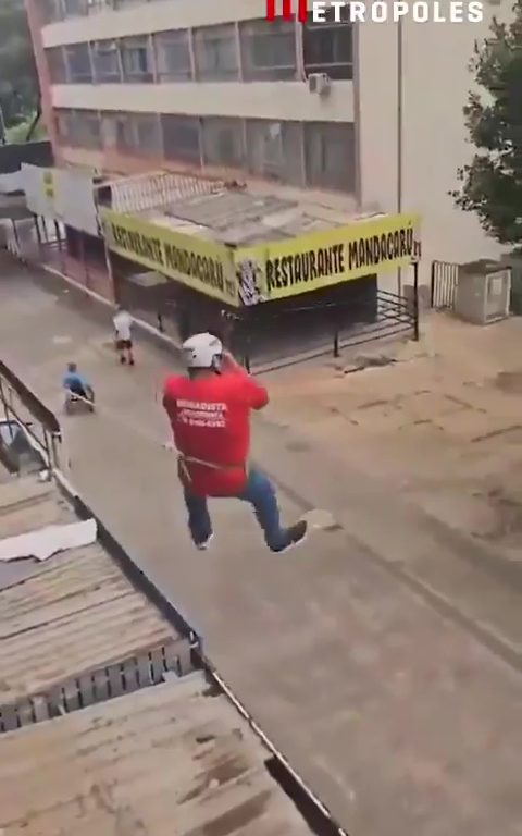 Si schianta da teleferica durante corso di salvataggio: video shock