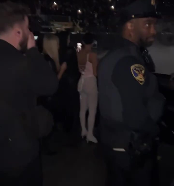 Kim Kardashian e Bianca Censori insiema al concerto di Kanye West