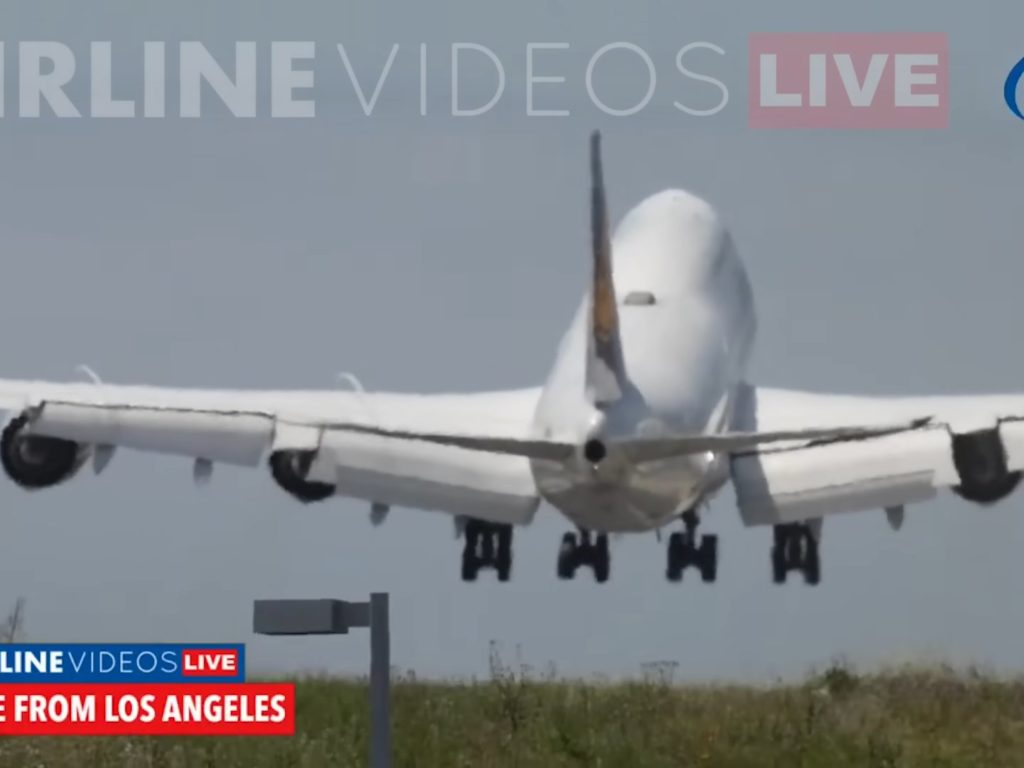 Aereo rimbalza sulla pista durante atterraggio: terrore a bordo