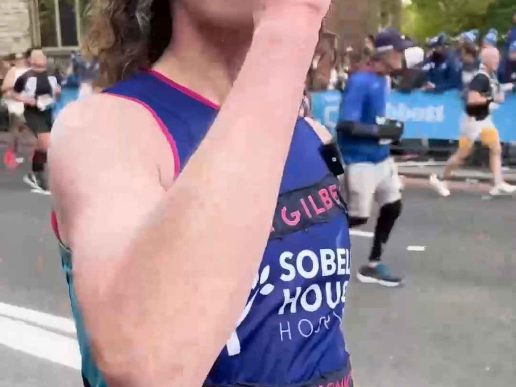 Corre la maratona, beve 25 bicchieri di vino e arriva sobrio: ecco perché lo ha fatto