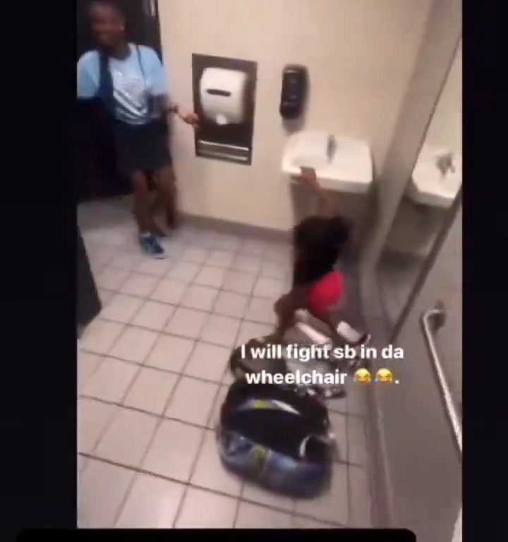 Disabile 12enne picchiata dai bulli, il crudele video virale tra i compagni di classe