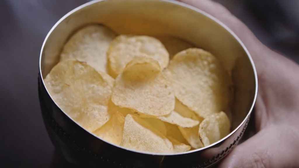 Lo spot blasfemo delle patatine Amica Chips censurato in tv: integrale in Rete