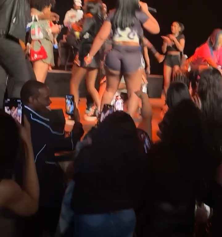 Pacca sul sedere alla rapper Stunna Girl durante concerto: scatta la rissa