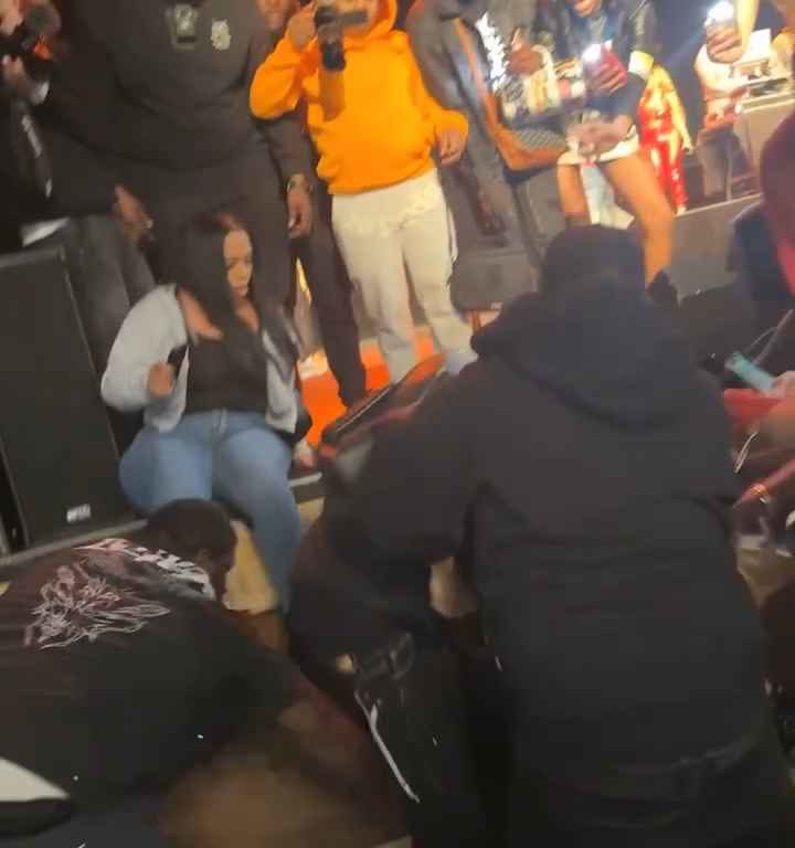 Pacca sul sedere alla rapper Stunna Girl durante concerto: scatta la rissa